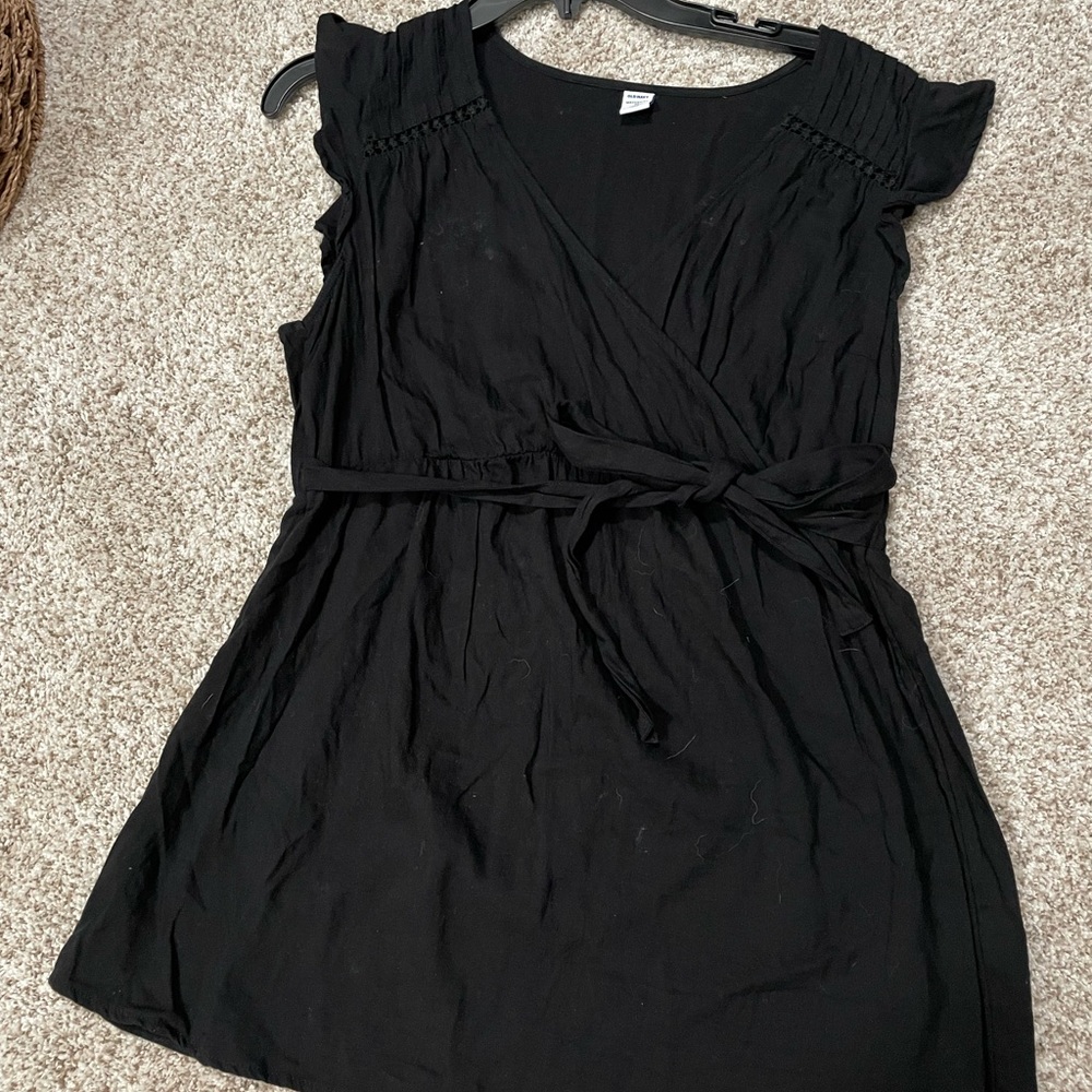 Old Navy maternity wrap top
